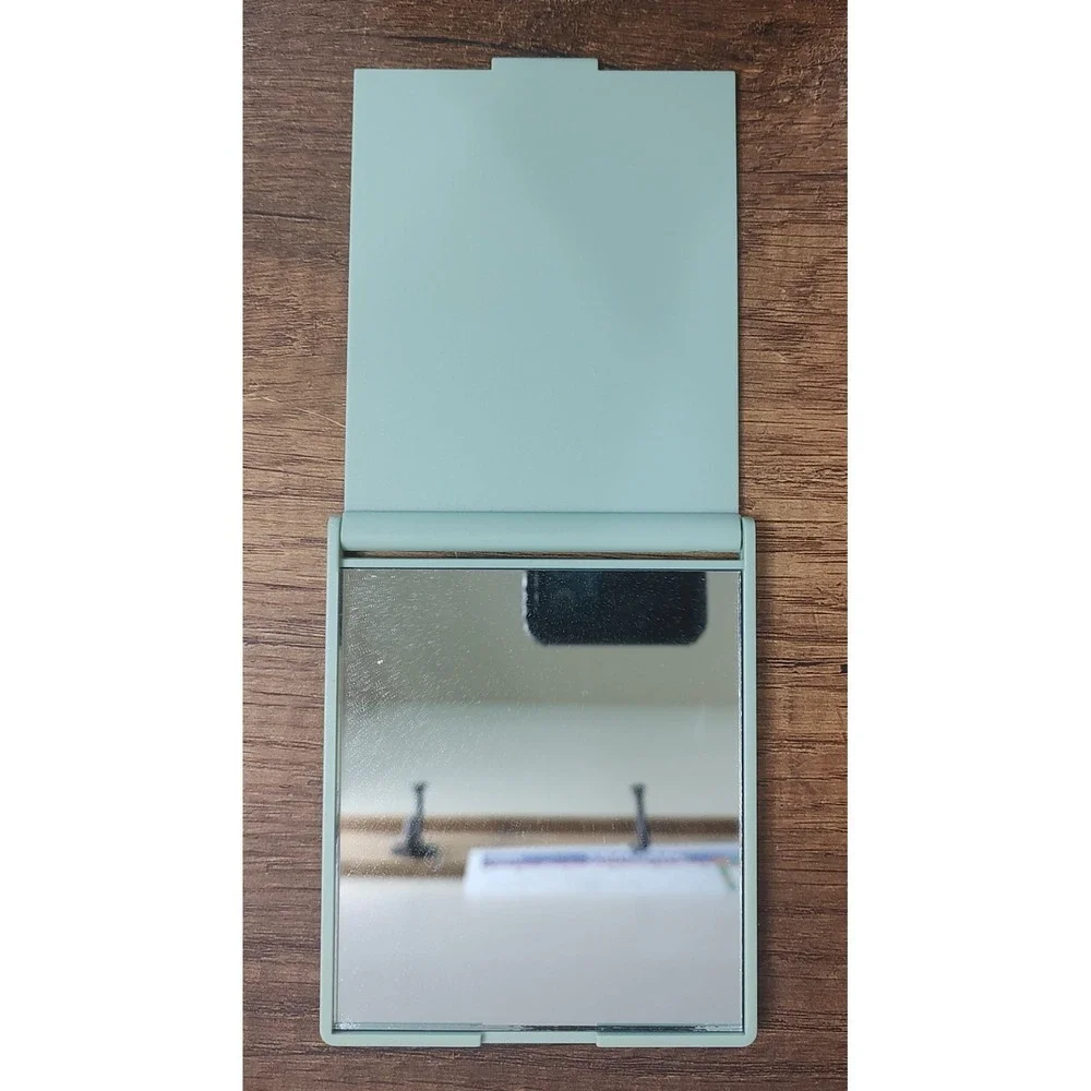 Vintage CLINIQUE COMPACT MIRROR Large Green Plastic Silver Full Logo D6